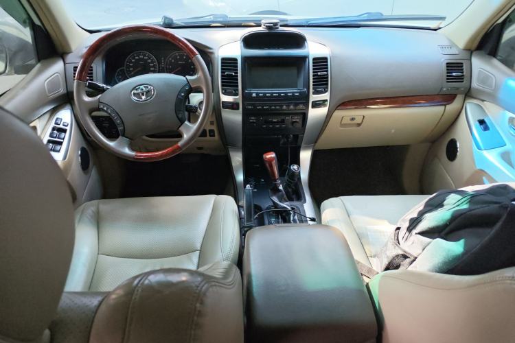 Used Toyota Prado 2004 VX 4.0 Center Console