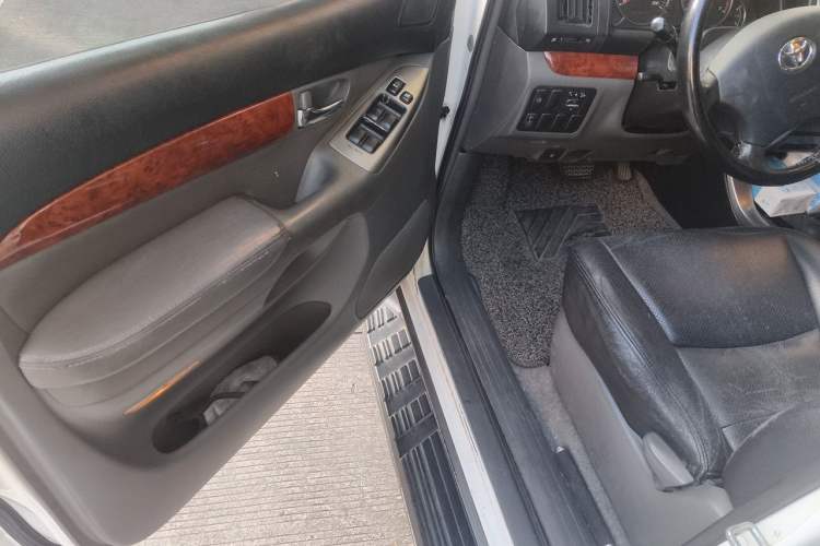 Used Toyota Prado 2004 GX 2.7 Automatic Model Driver Seat