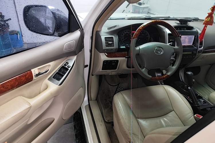 Used Toyota Prado 2004 GX 2.7 Automatic Model Driver Seat