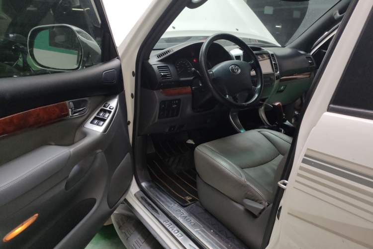 Used Toyota Prado 2004 GX 2.7 Automatic Model Driver Seat