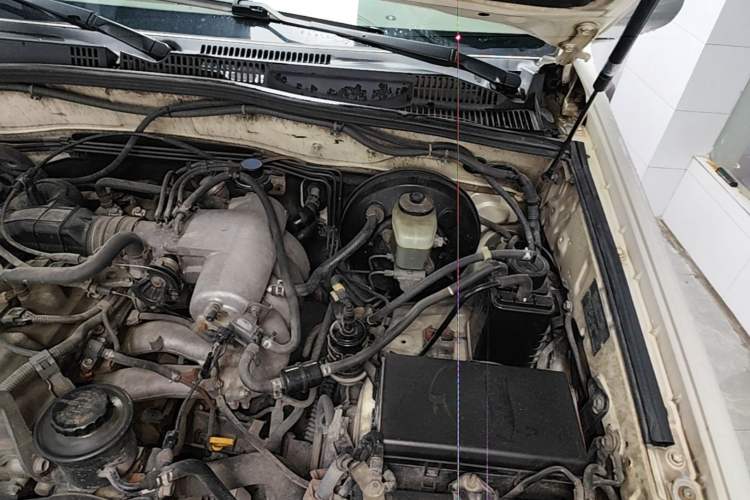 Used Toyota Prado 2004 GX 2.7 Automatic Model Engine Bay Left