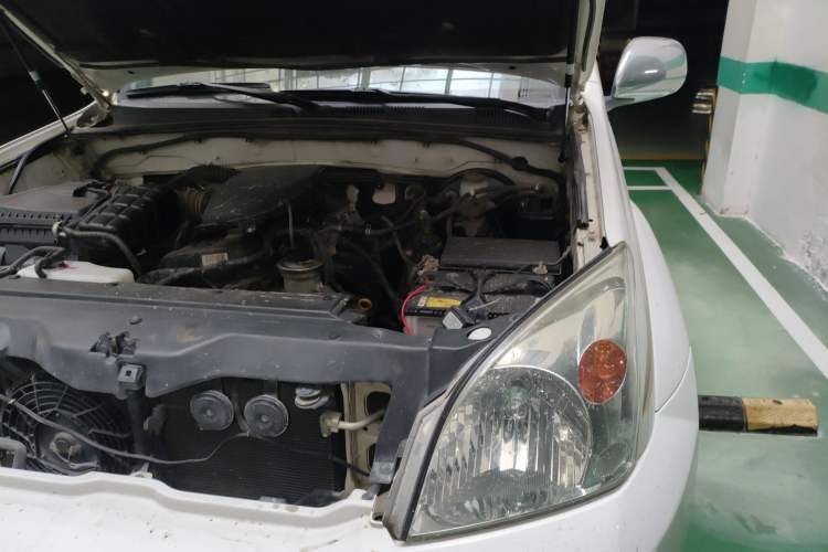 Used Toyota Prado 2004 GX 2.7 Automatic Model Engine Bay Left