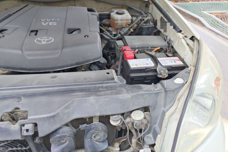 Used Toyota Prado 2004 VX 4.0 Engine Bay Left