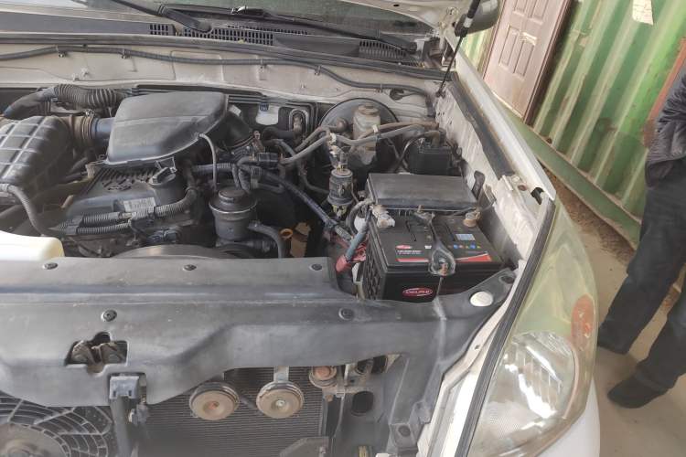 Used Toyota Prado 2004 GX 2.7 Automatic Model Engine Bay Left