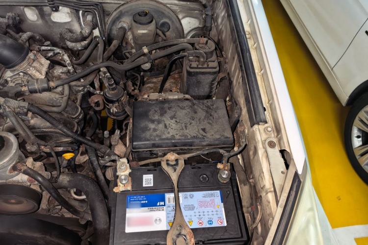 Used Toyota Prado 2004 GX 2.7 Automatic Model Engine Bay Left