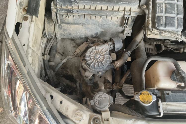 Used Toyota Prado 2004 GX 2.7 Automatic Model Engine Bay Right