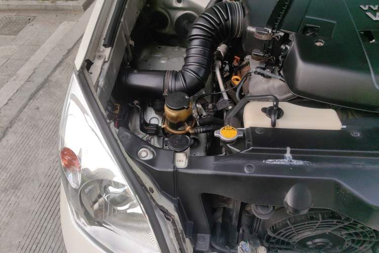Used Toyota Prado 2004 VX 4.0 Engine Bay Right
