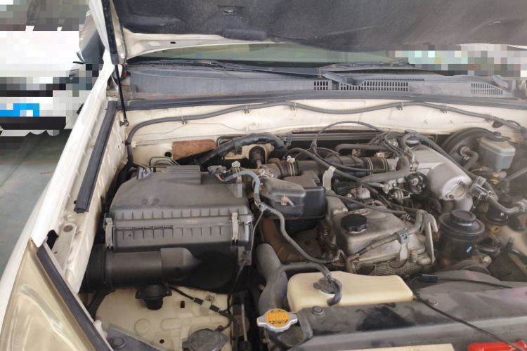 Used Toyota Prado 2004 GX 2.7 Automatic Model Engine Bay Right