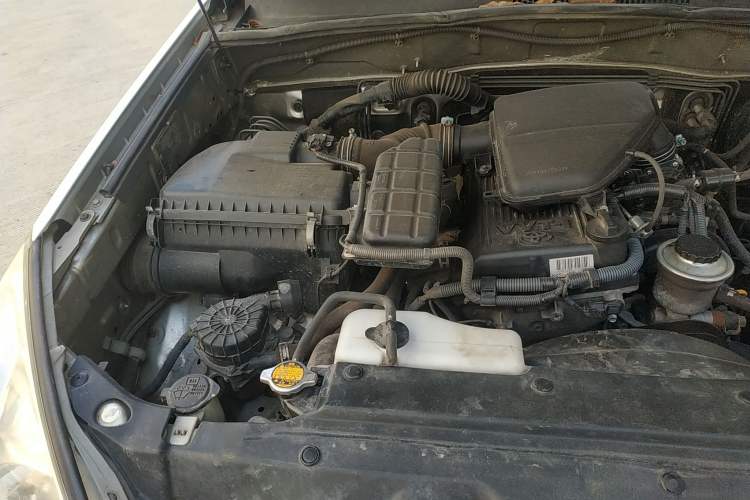 Used Toyota Prado 2004 GX 2.7 Automatic Model Engine Bay Right