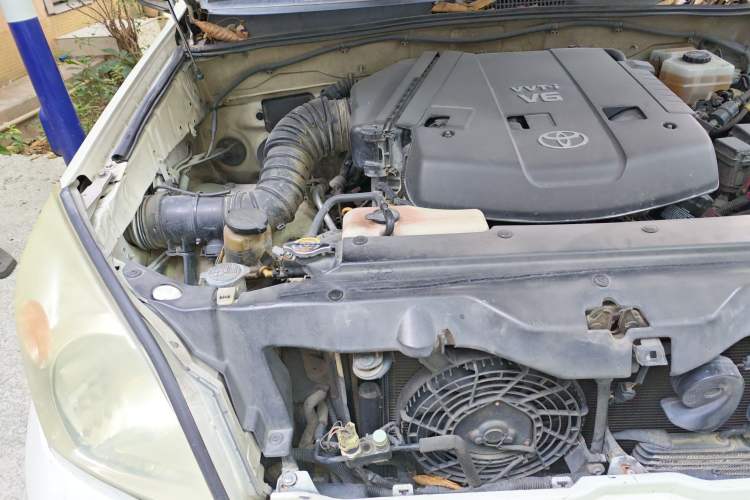 Used Toyota Prado 2004 VX 4.0 Engine Bay Right
