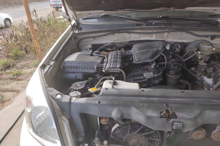 Used Toyota Prado 2004 GX 2.7 Automatic Model Engine Bay Right
