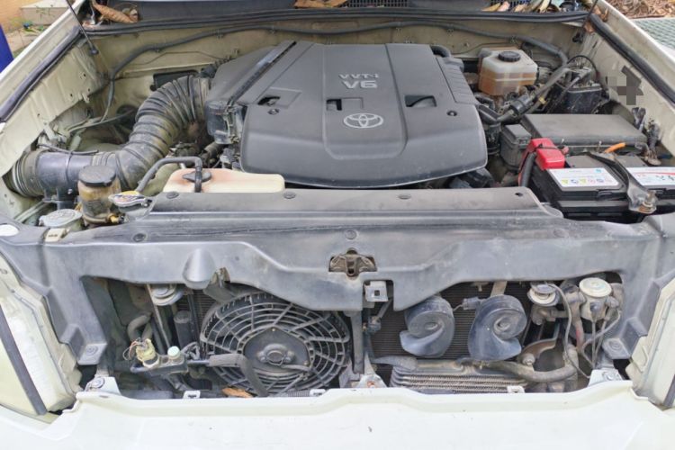 Used Toyota Prado 2004 VX 4.0 Engine Bay