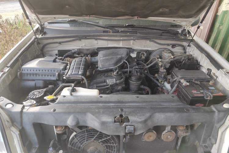 Used Toyota Prado 2004 GX 2.7 Automatic Model Engine Bay