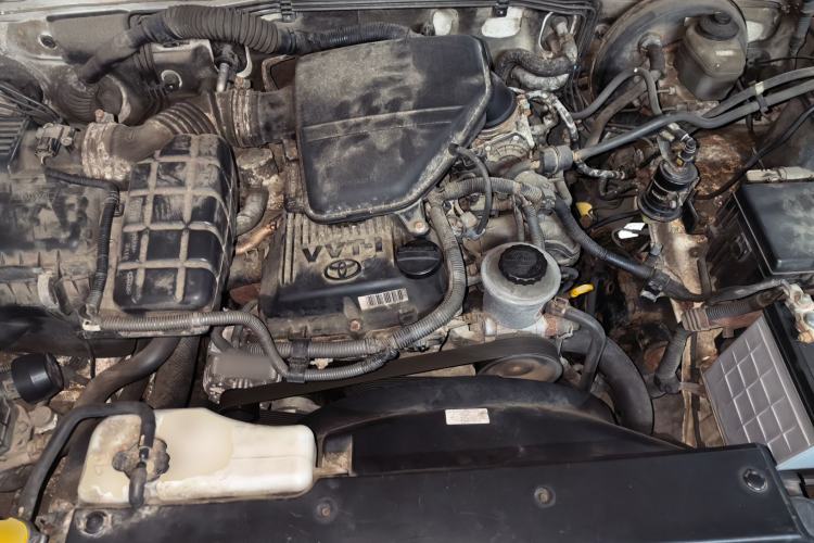 Used Toyota Prado 2004 GX 2.7 Automatic Model Engine Bay