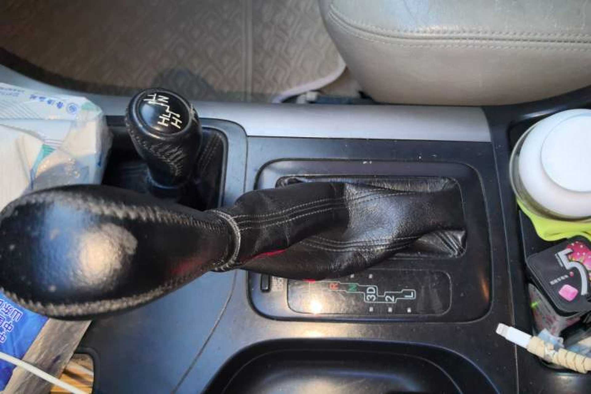 Used Toyota Prado 2004 GX 2.7 Automatic Model Gear Lever