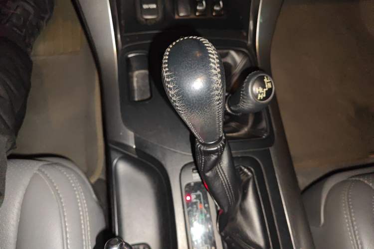 Used Toyota Prado 2004 4.0L Automatic GX Gear Lever