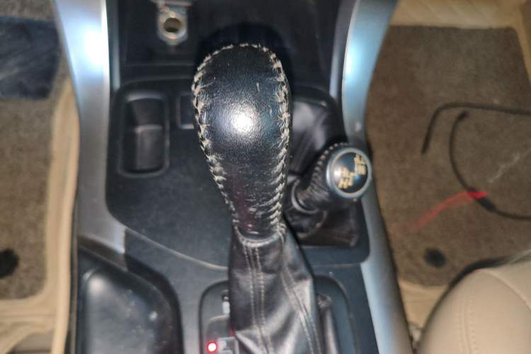 Used Toyota Prado 2004 GX 2.7 Automatic Model Gear Lever