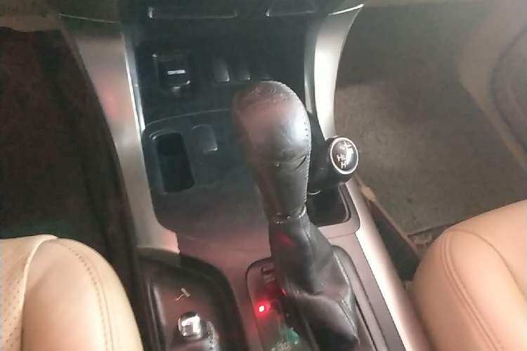 Used Toyota Prado 2004 GX 2.7 Automatic Model Gear Lever