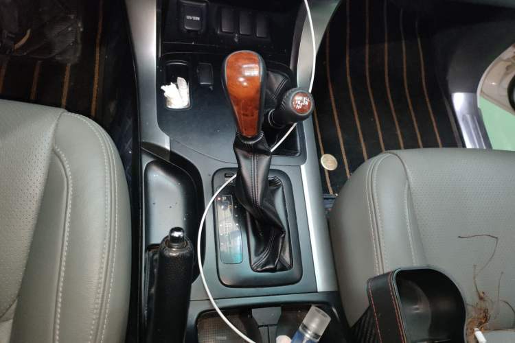 Used Toyota Prado 2004 GX 2.7 Automatic Model Gear Lever