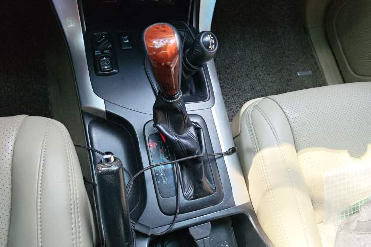 Used Toyota Prado 2004 VX 4.0 Gear Lever