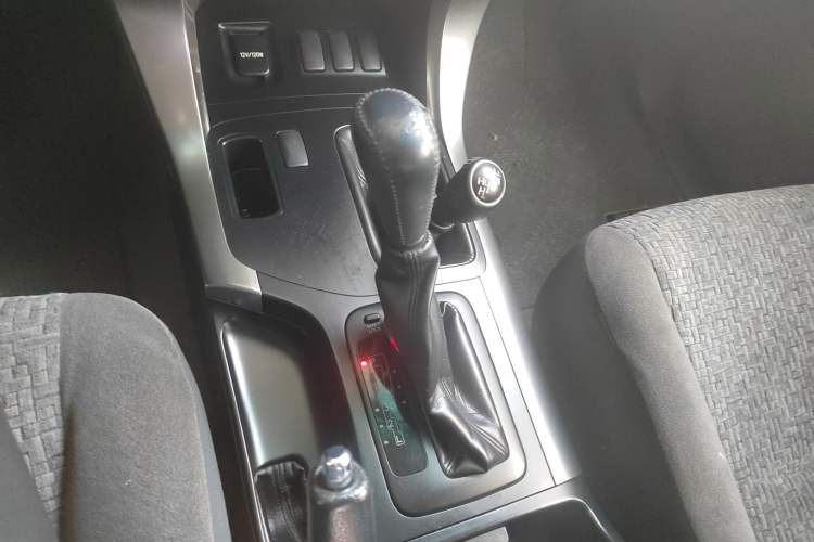 Used Toyota Prado 2004 GX 2.7 Automatic Model Gear Lever