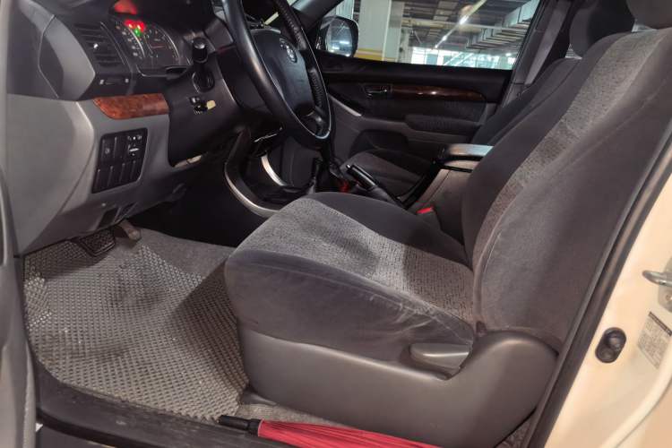 Used Toyota Prado 2004 GX 2.7 Automatic Model Left Front Seat