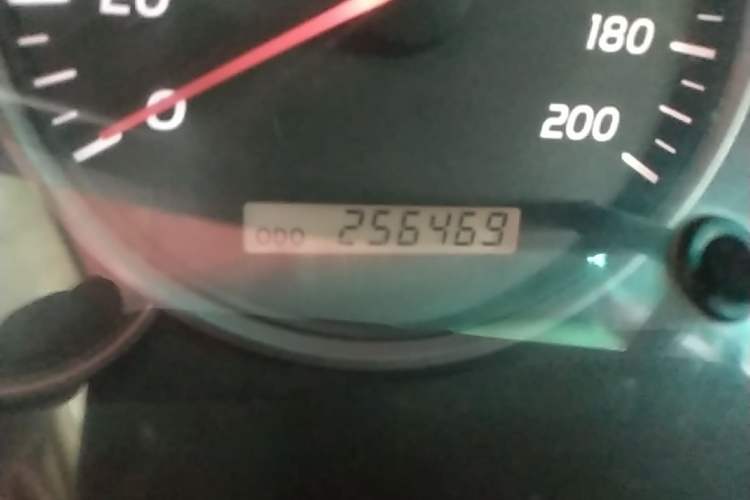 Used Toyota Prado 2004 GX 2.7 Automatic Model Odometer Close Up