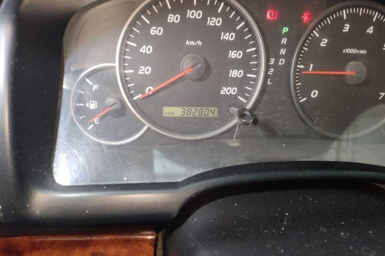 Used Toyota Prado 2004 GX 2.7 Automatic Model Odometer Close Up