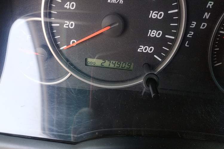Used Toyota Prado 2004 GX 2.7 Automatic Model Odometer Close Up