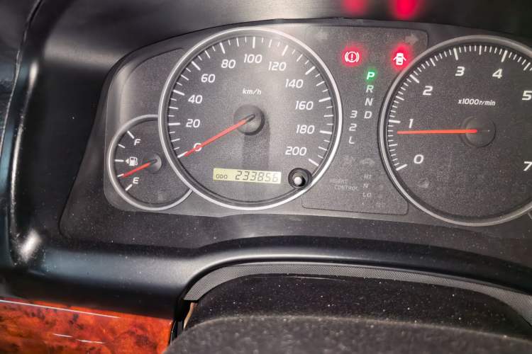 Used Toyota Prado 2004 GX 2.7 Automatic Model Odometer Close Up