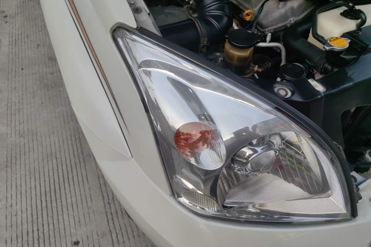 Used Toyota Prado 2004 VX 4.0 Right Front Headlight