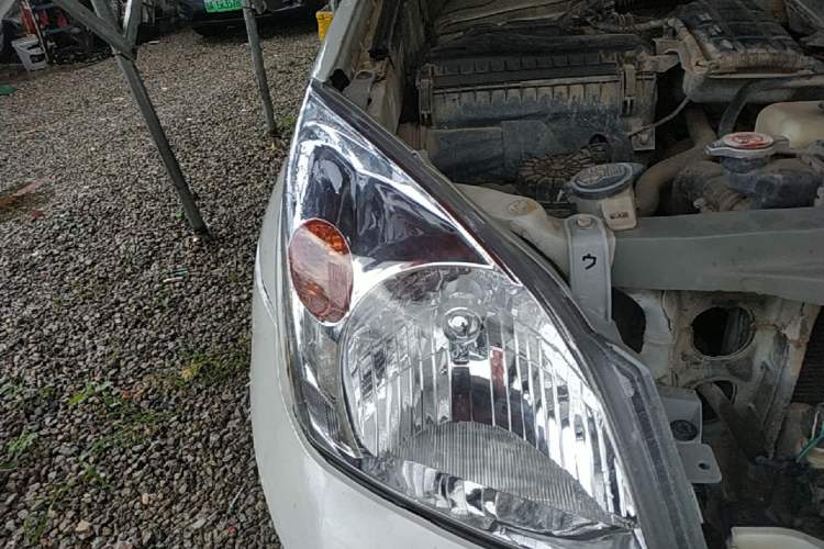 Used Toyota Prado 2004 GX 2.7 Automatic Model Right Front Headlight