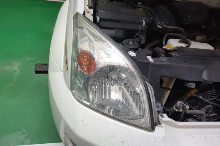 Used Toyota Prado 2004 GX 2.7 Automatic Model Right Front Headlight