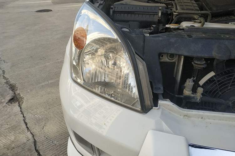 Used Toyota Prado 2004 GX 2.7 Automatic Model Right Front Headlight