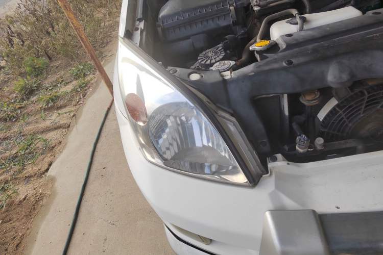 Used Toyota Prado 2004 GX 2.7 Automatic Model Right Front Headlight