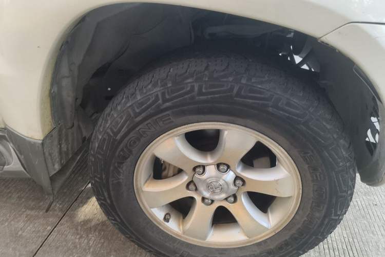 Used Toyota Prado 2004 GX 2.7 Automatic Model Right Front Wheel Hub