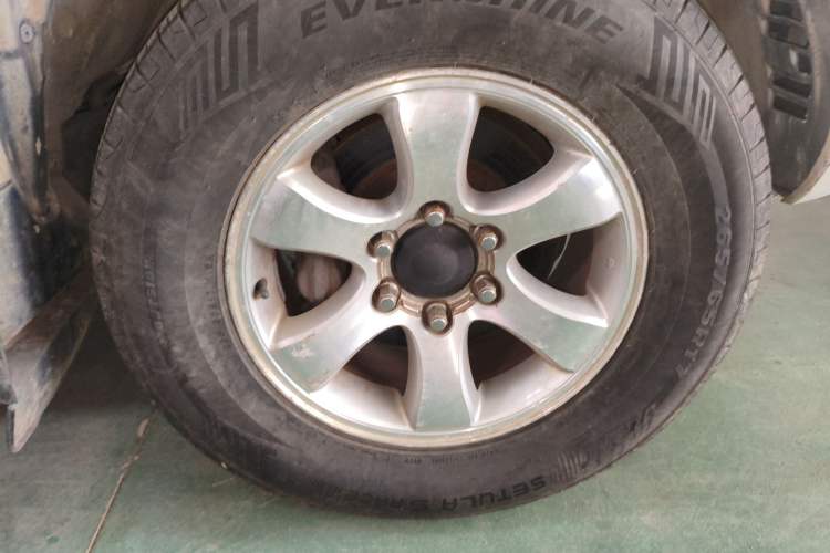 Used Toyota Prado 2004 GX 2.7 Automatic Model Right Front Wheel Hub
