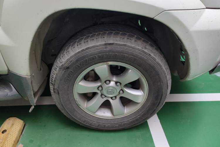 Used Toyota Prado 2004 GX 2.7 Automatic Model Right Front Wheel Hub
