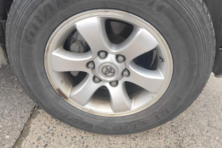 Used Toyota Prado 2004 GX 2.7 Manual Model Right Front Wheel Hub