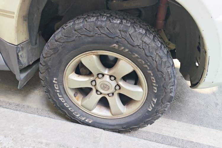 Used Toyota Prado 2004 VX 4.0 Right Front Wheel Hub