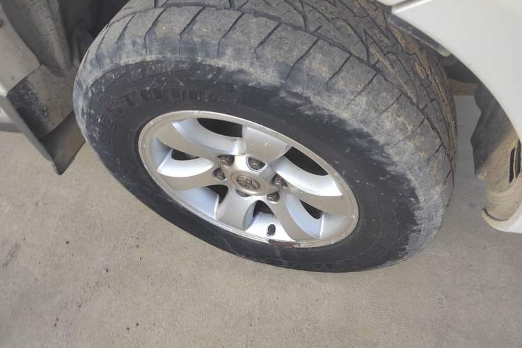 Used Toyota Prado 2004 GX 2.7 Automatic Model Right Front Wheel Hub