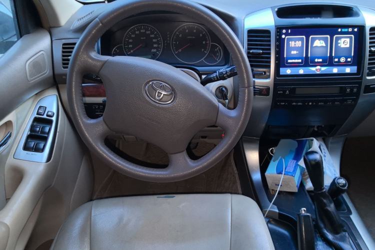 Used Toyota Prado 2004 GX 2.7 Automatic Model Steering Wheel