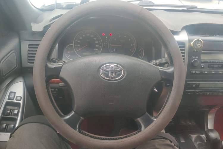 Used Toyota Prado 2004 GX 2.7 Automatic Model Steering Wheel
