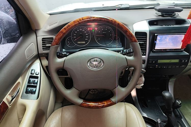 Used Toyota Prado 2004 GX 2.7 Automatic Model Steering Wheel