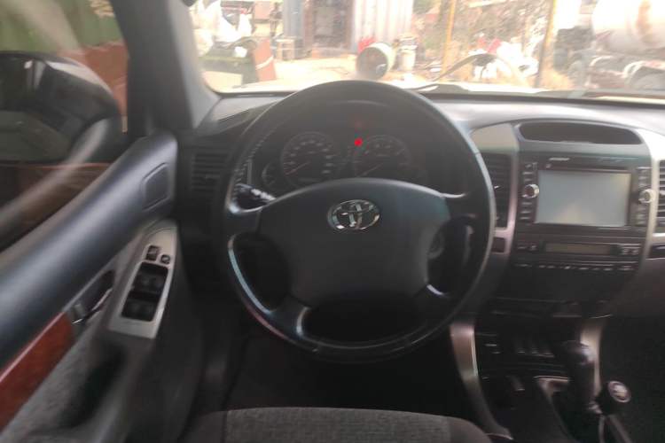 Used Toyota Prado 2004 GX 2.7 Automatic Model Steering Wheel