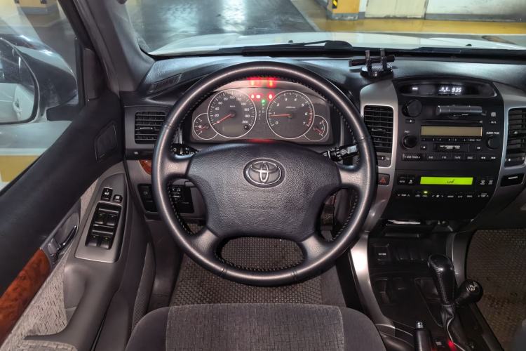 Used Toyota Prado 2004 GX 2.7 Automatic Model Steering Wheel
