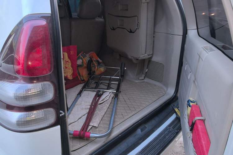 Used Toyota Prado 2004 GX 2.7 Automatic Model Trunk