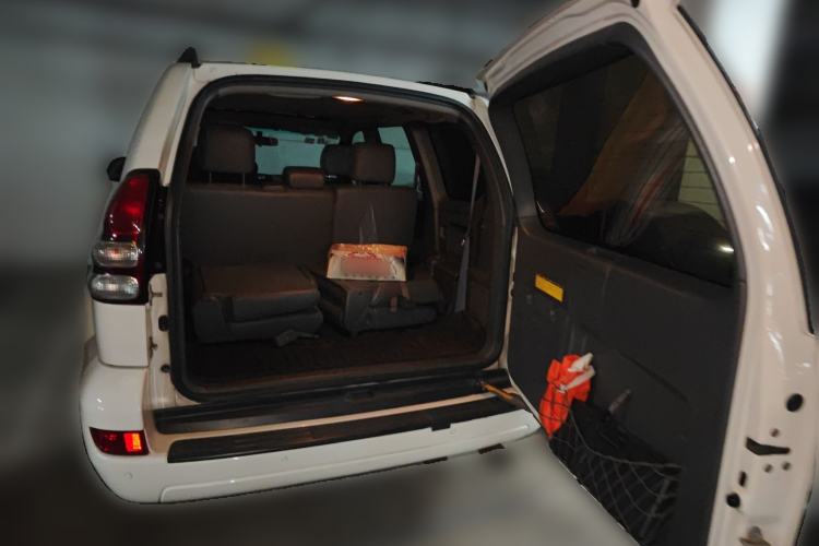 Used Toyota Prado 2004 4.0L Automatic GX Trunk