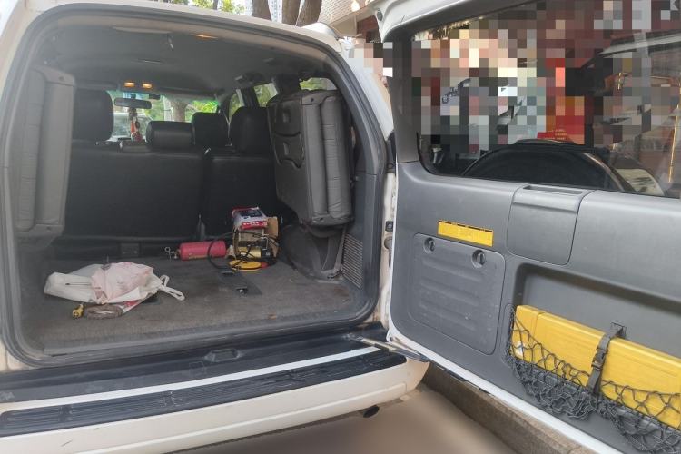 Used Toyota Prado 2004 GX 2.7 Automatic Model Trunk