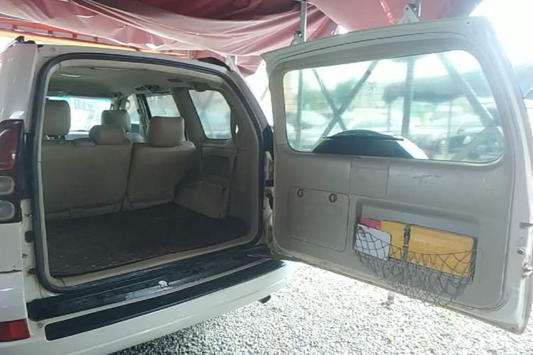 Used Toyota Prado 2004 GX 2.7 Automatic Model Trunk